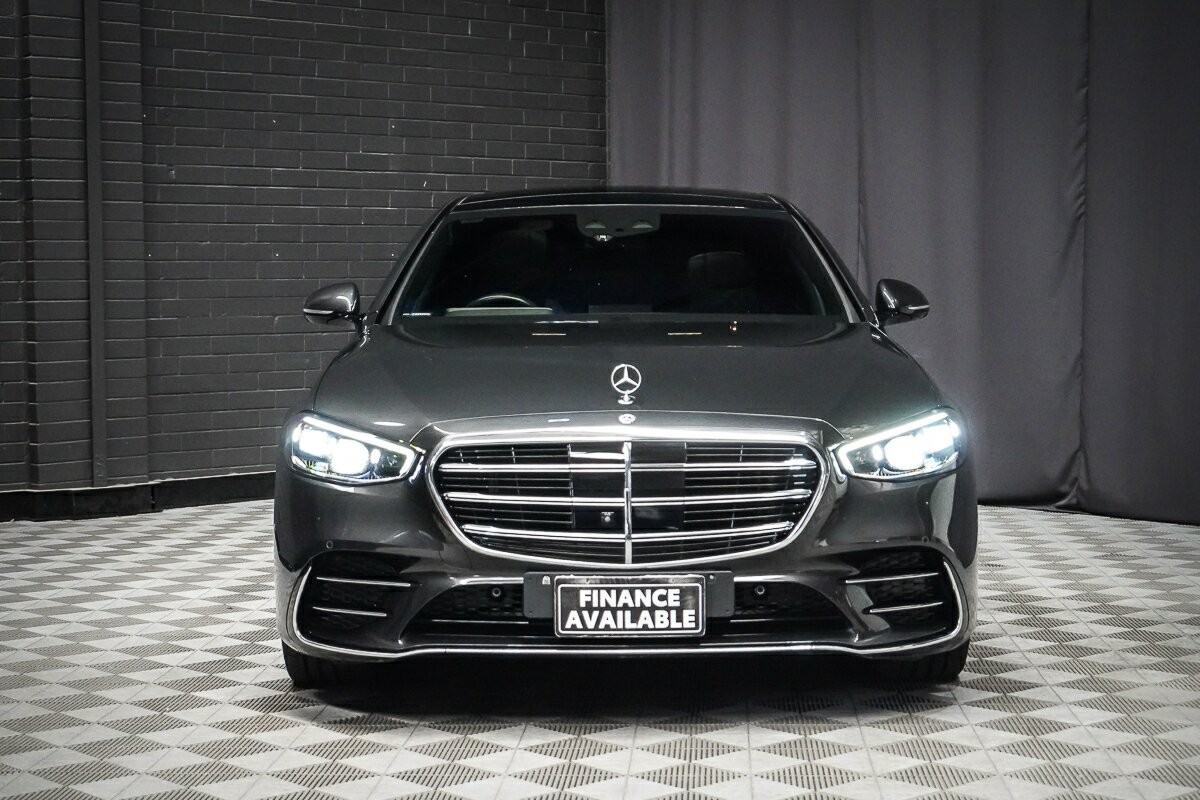 Mercedes Benz S-class image 3