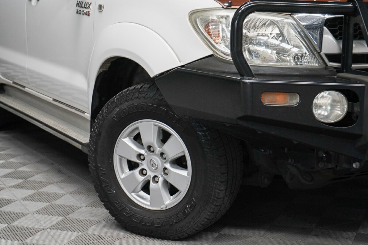 Toyota Hilux image 2