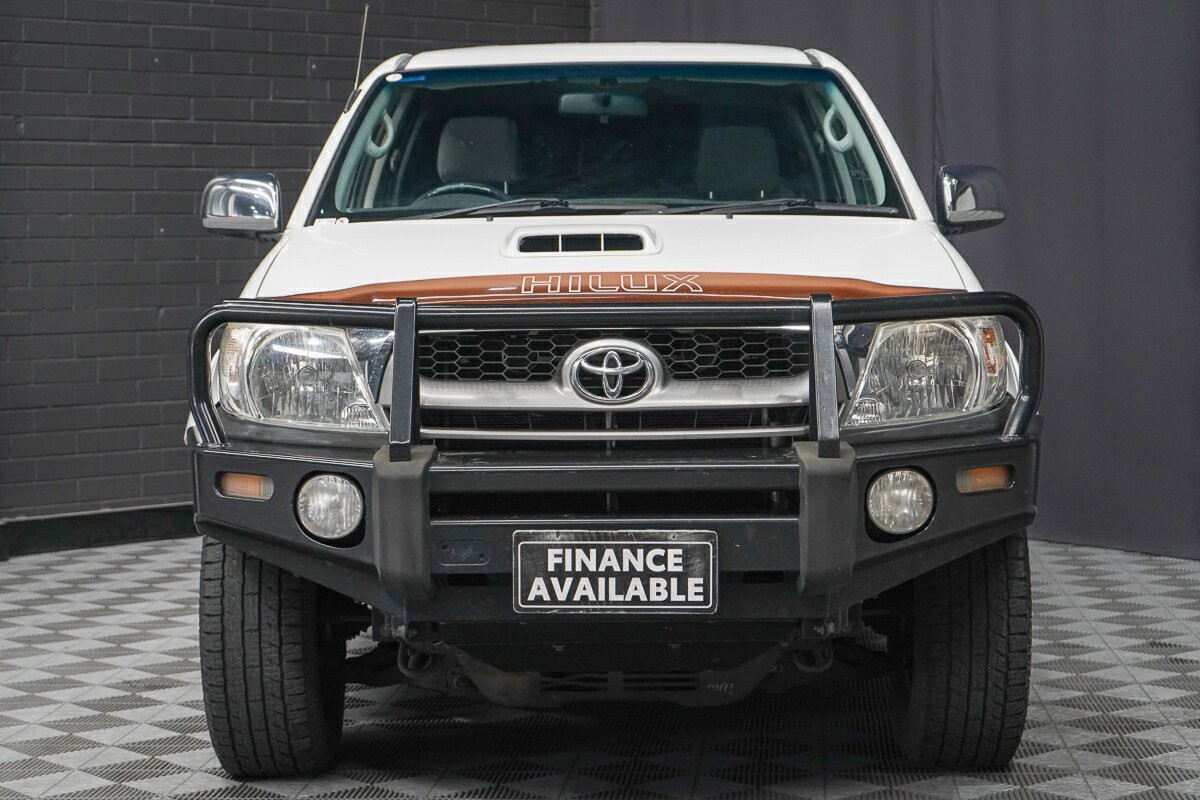 Toyota Hilux image 3