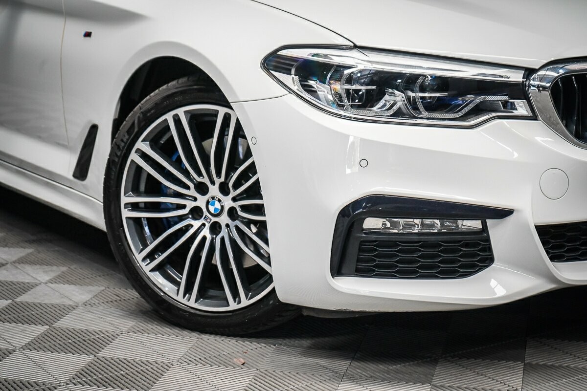 BMW 5 Series image 2