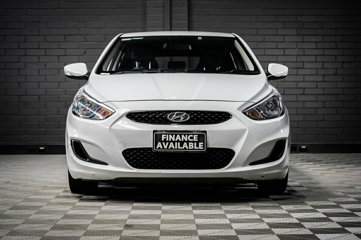 Hyundai Accent image 3