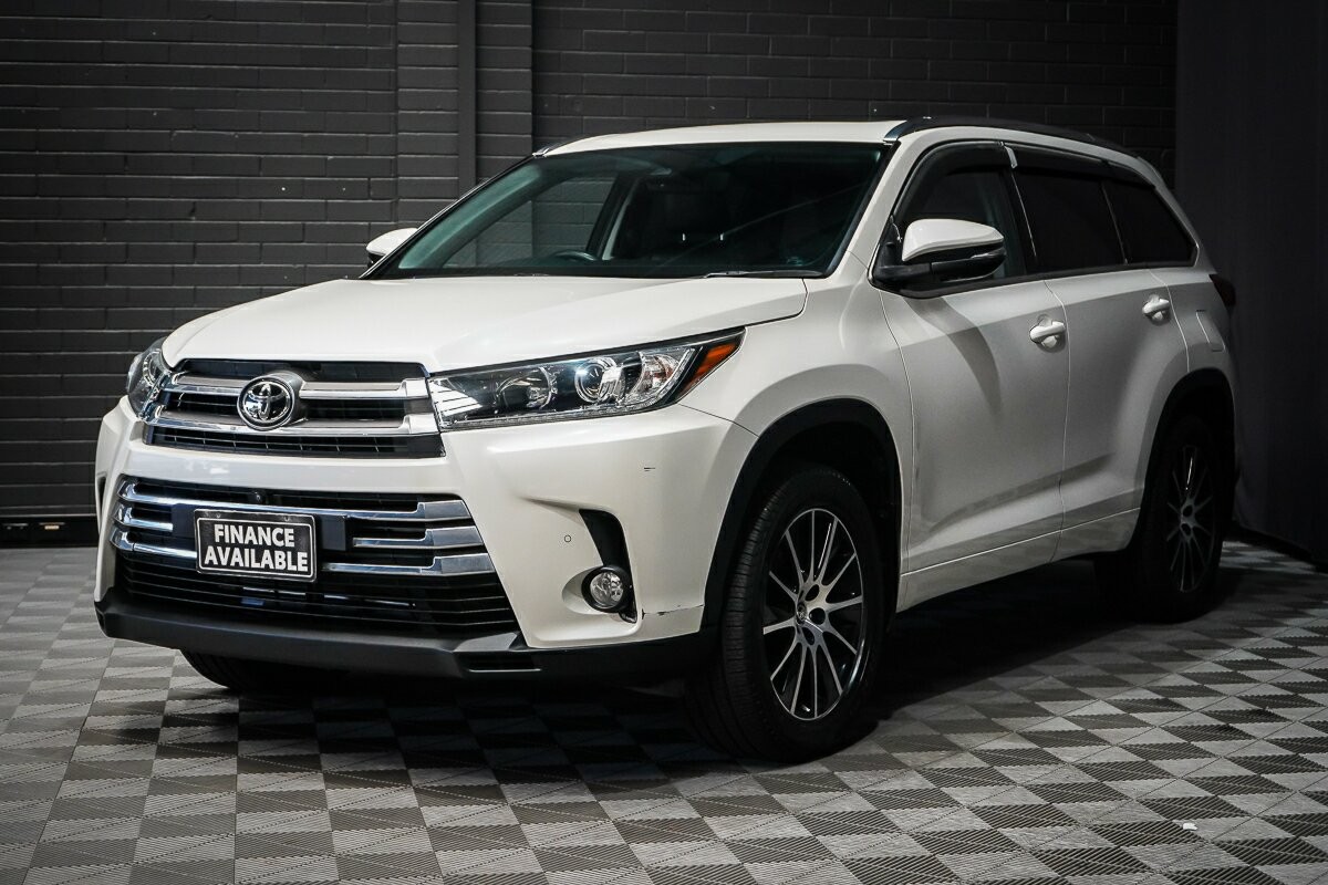 Toyota Kluger image 4