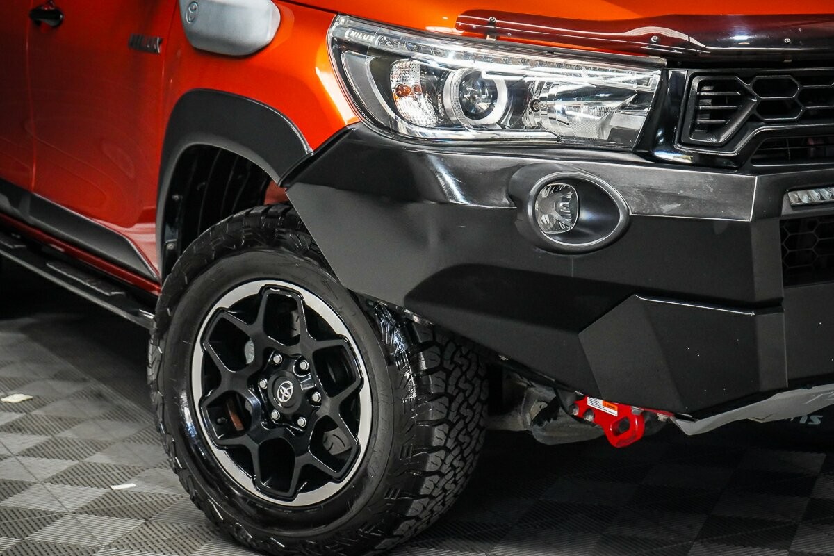 Toyota Hilux image 2