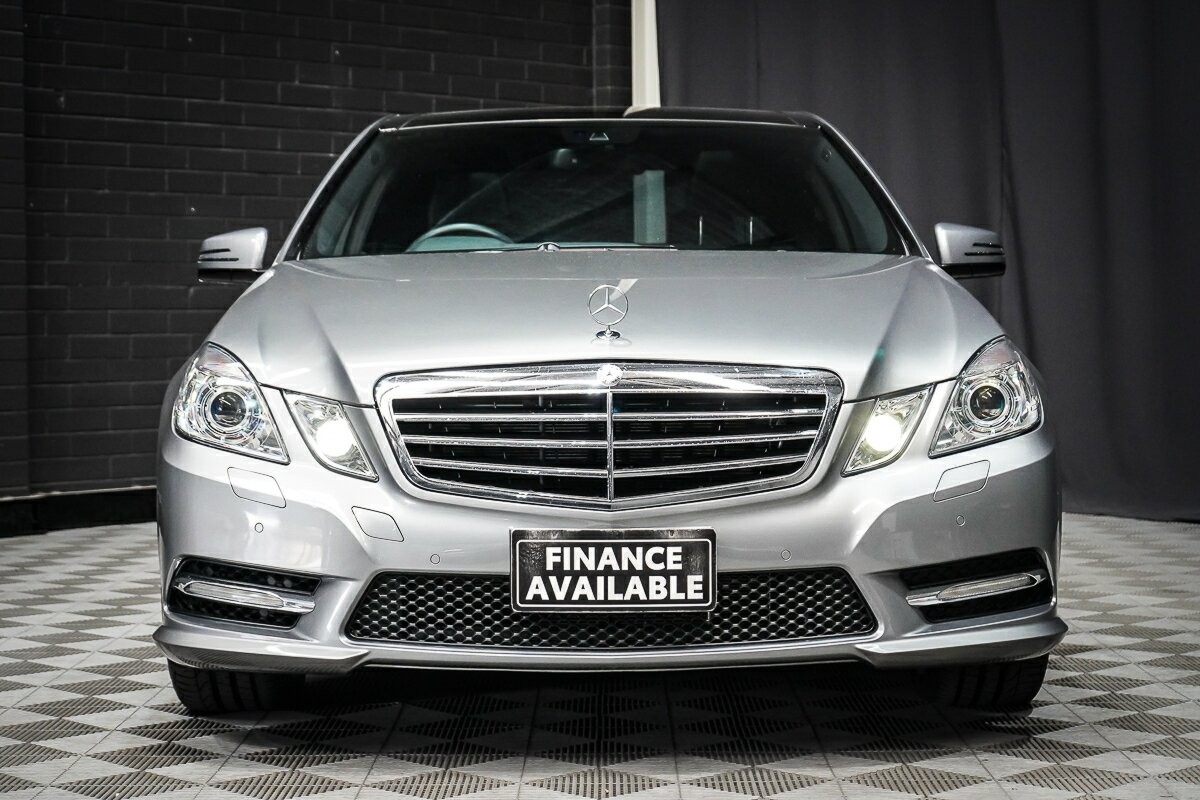 Mercedes Benz E-class image 3