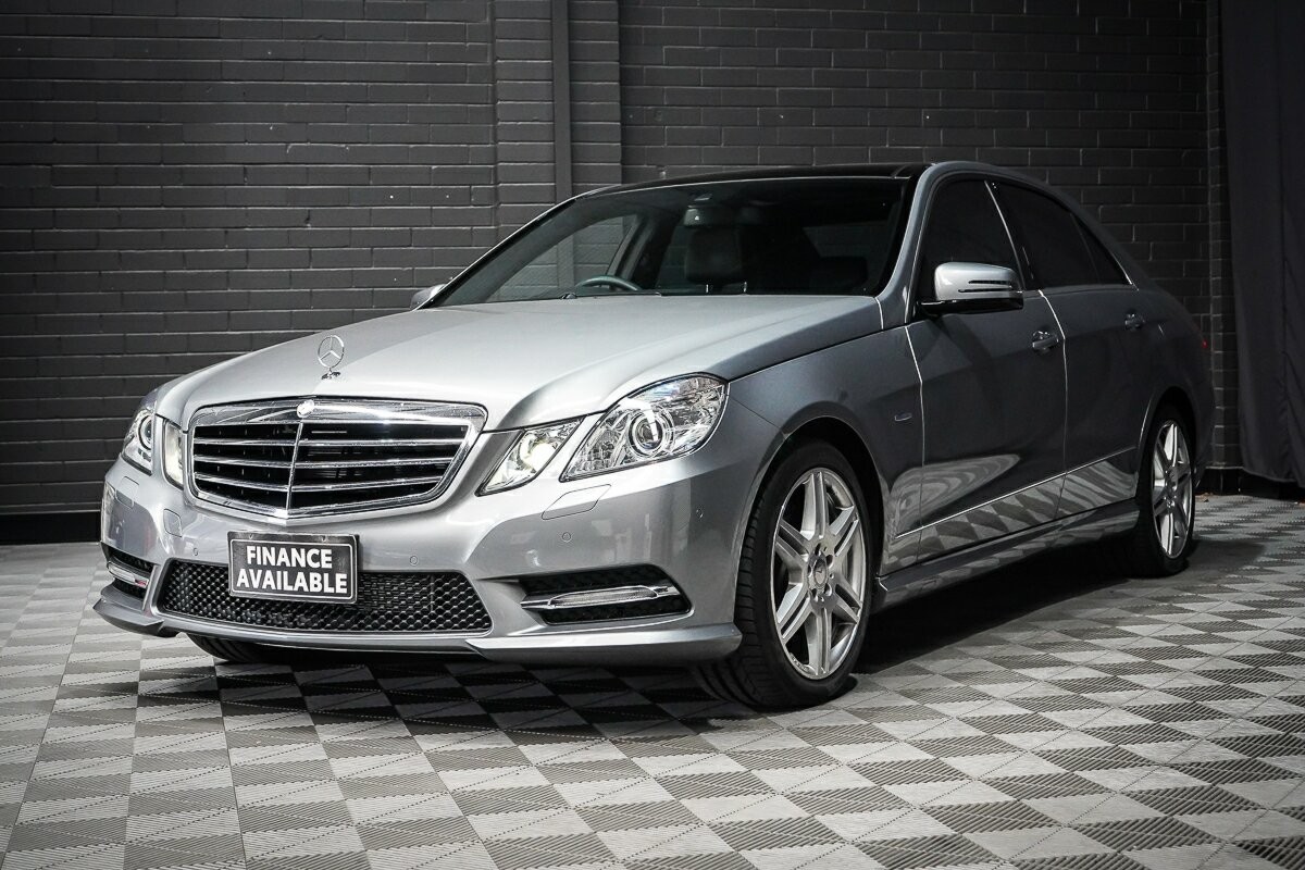 Mercedes Benz E-class image 4