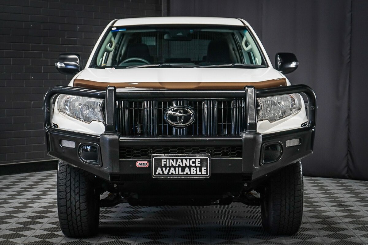 Toyota Landcruiser Prado image 3