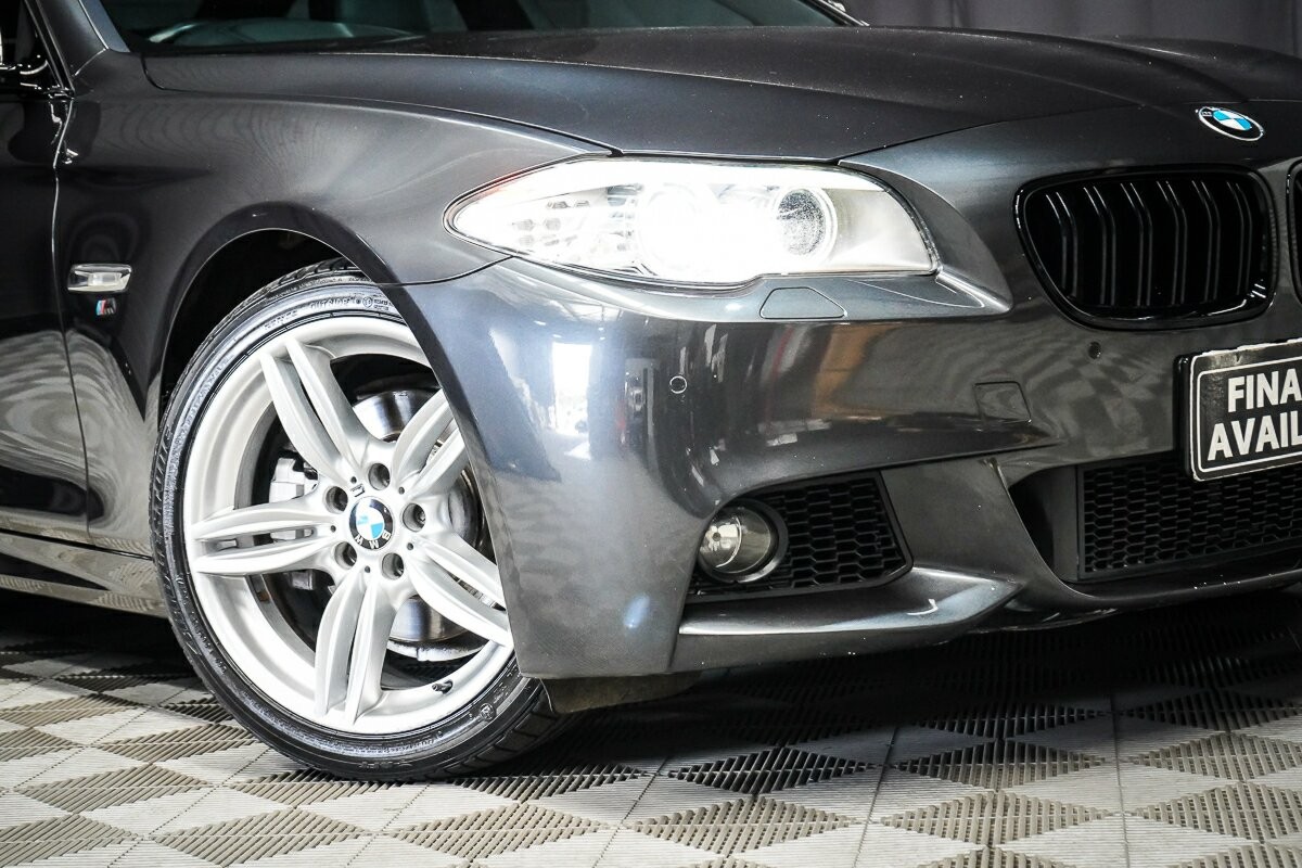 BMW 5 Series image 2