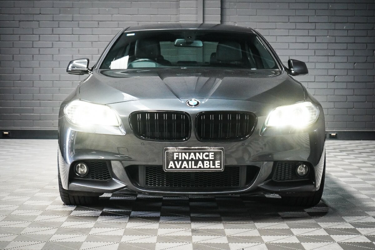 BMW 5 Series image 3