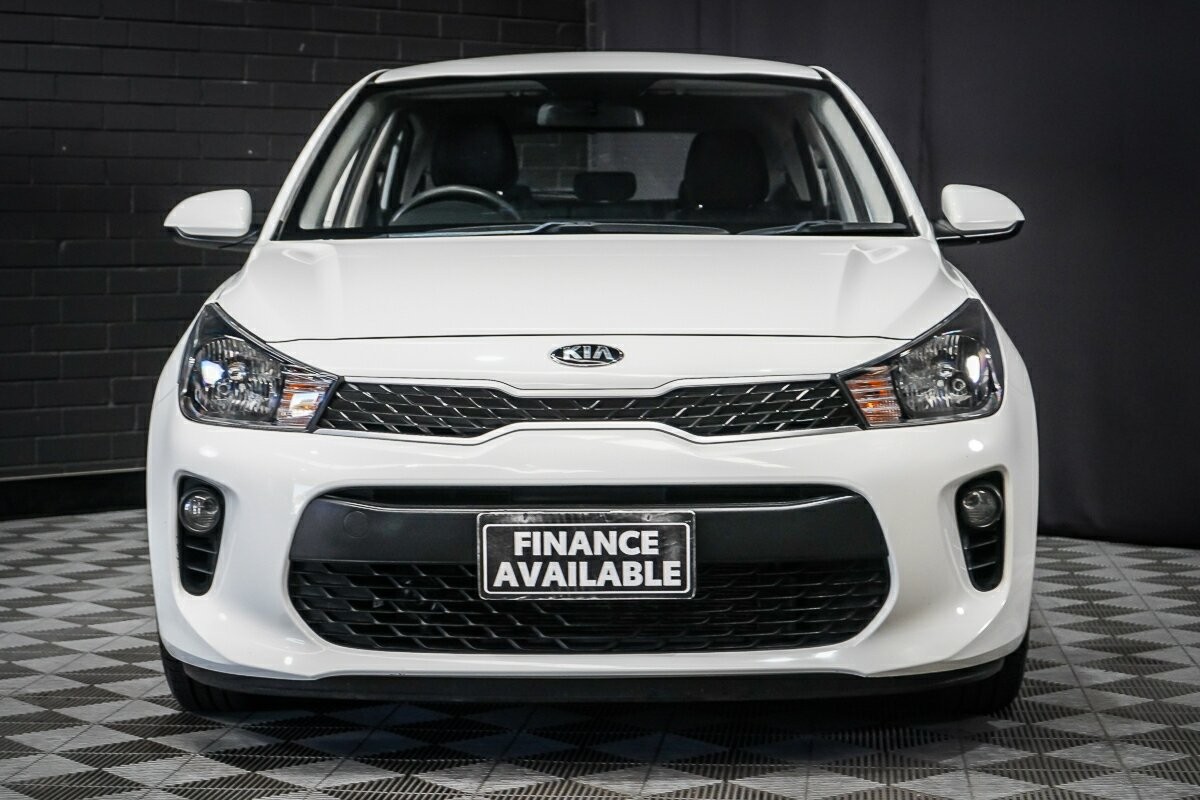 Kia Rio image 3