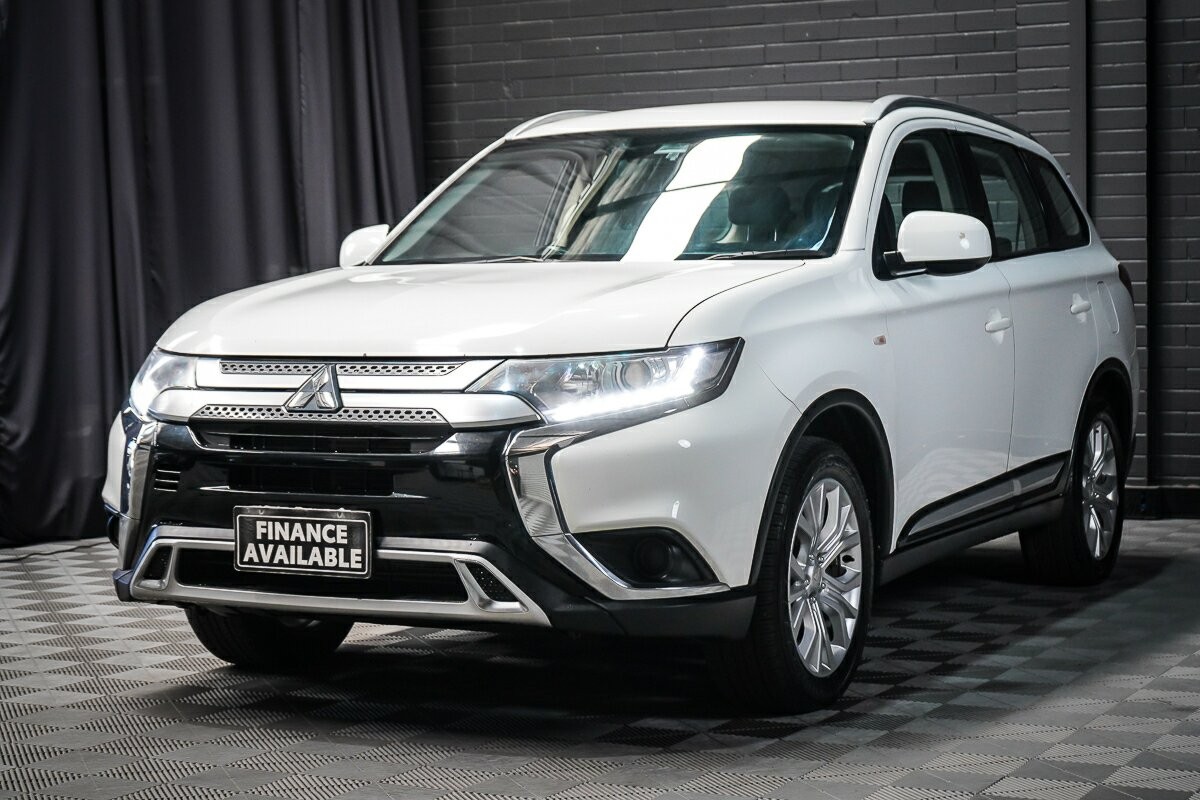 Mitsubishi Outlander image 4