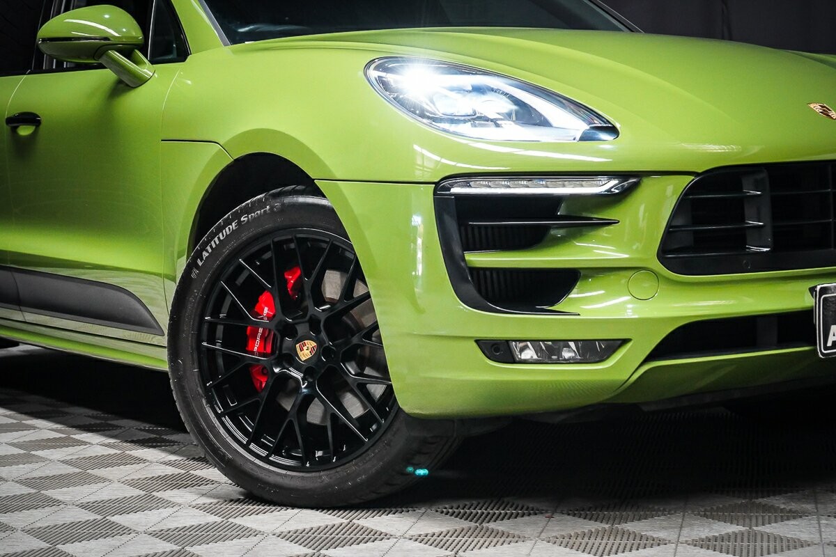 Porsche Macan image 2