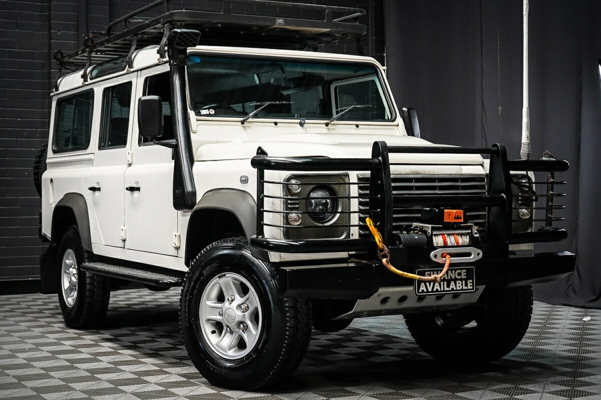 Land Rover Defender image 1