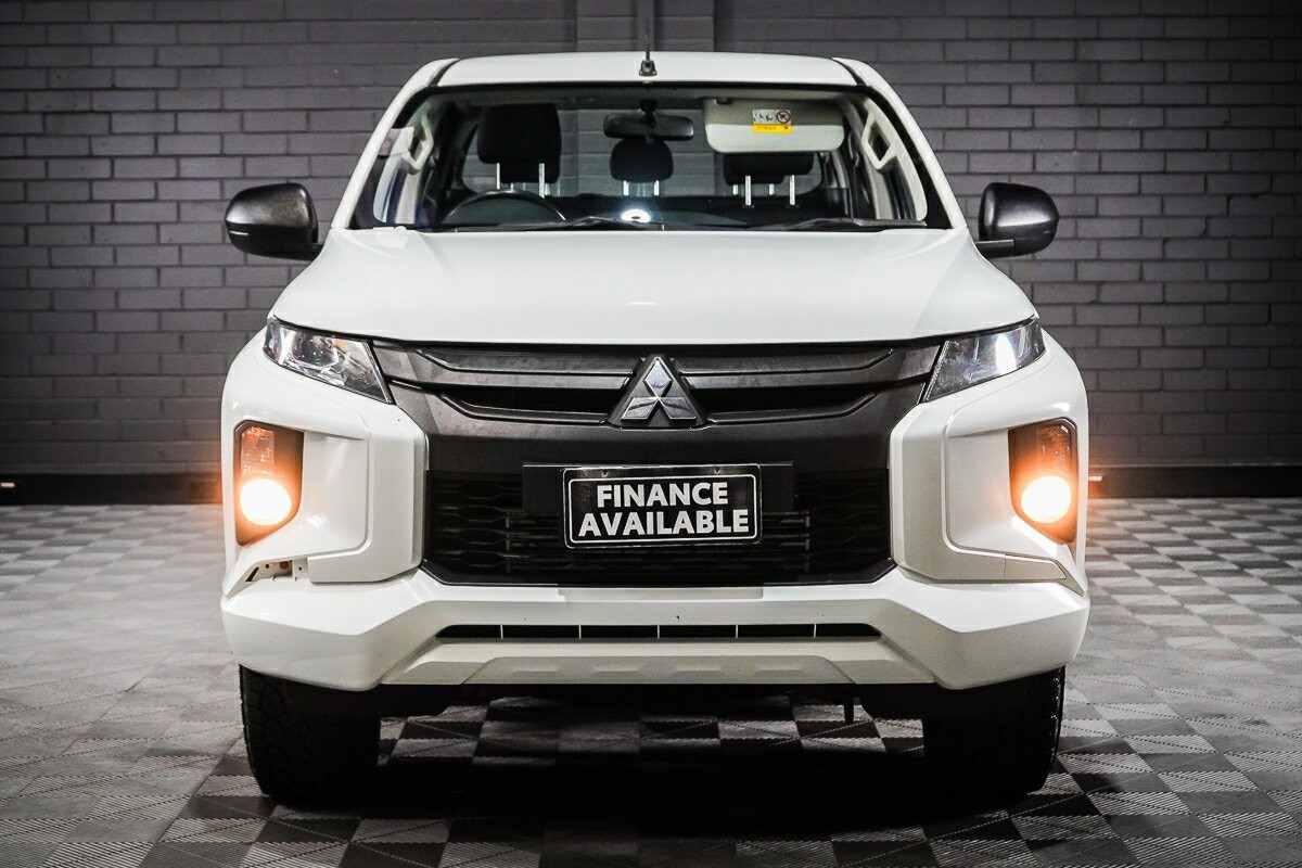 Mitsubishi Triton image 3