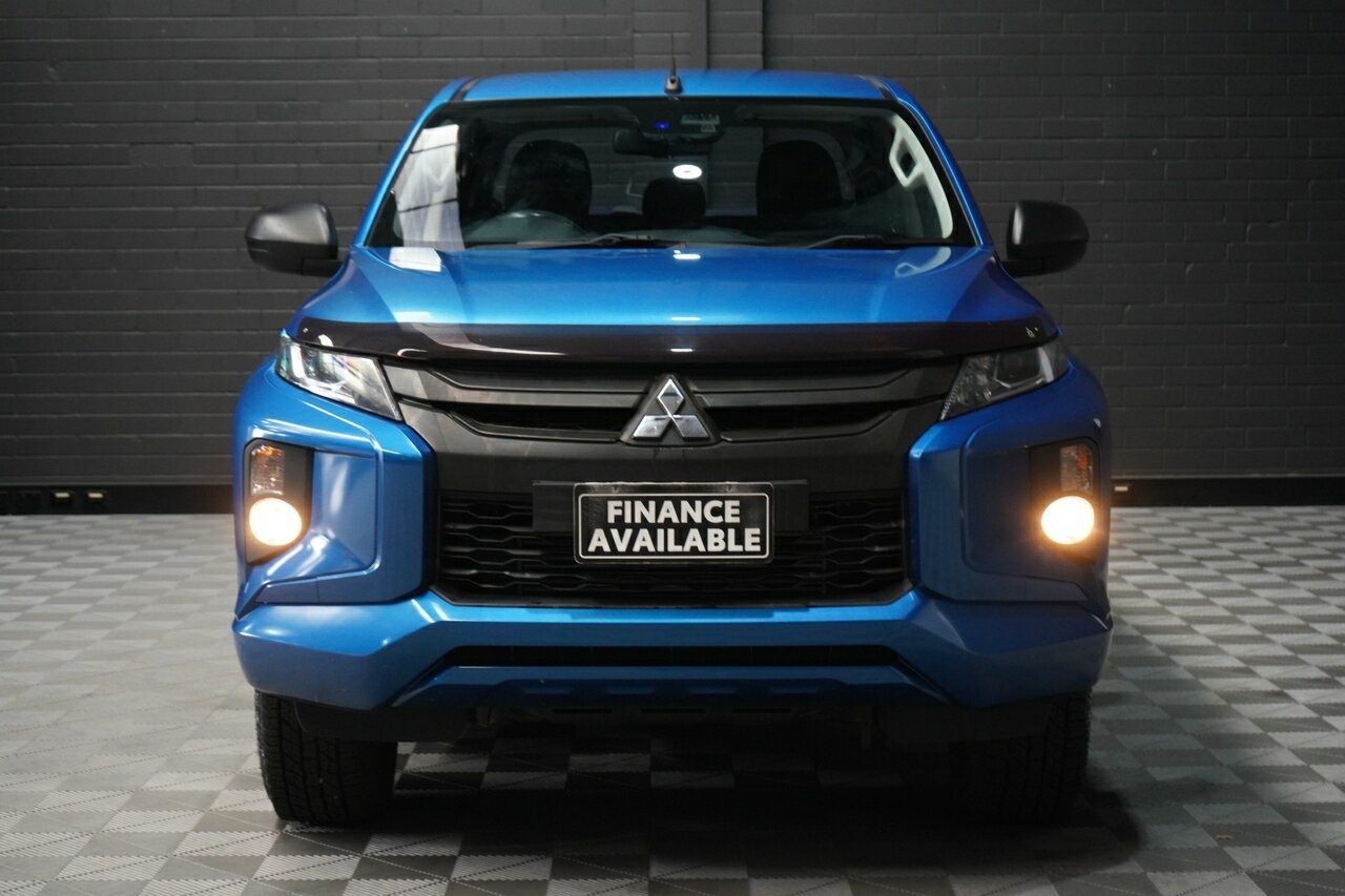 Mitsubishi Triton image 3