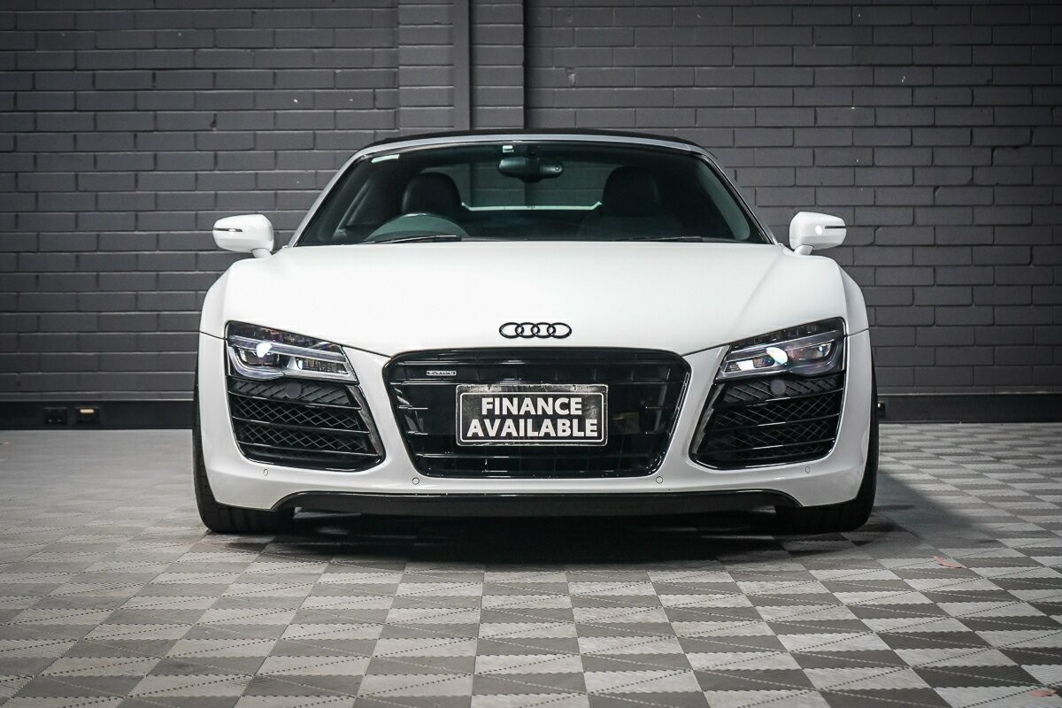 Audi R8 image 4