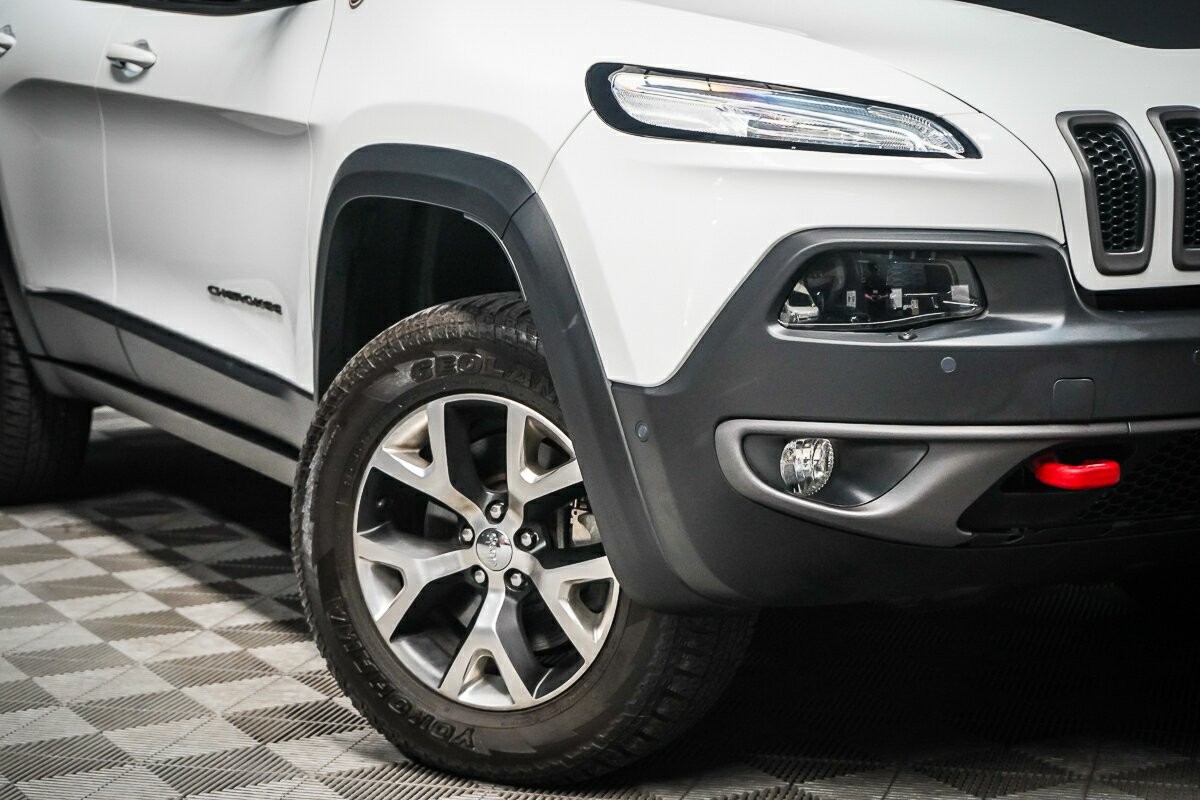 Jeep Cherokee image 2