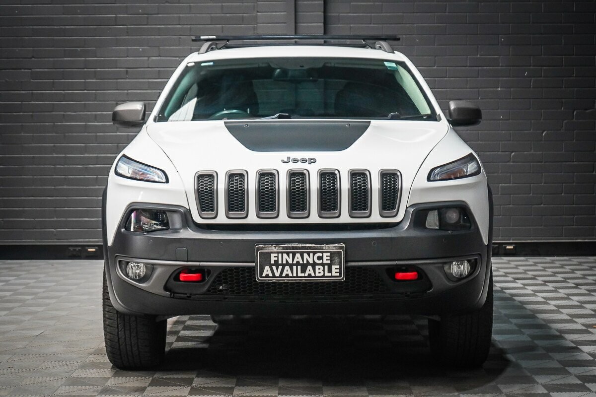 Jeep Cherokee image 3