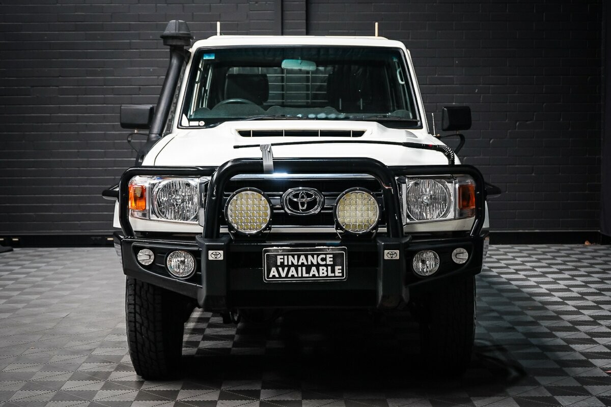 Toyota Landcruiser image 3