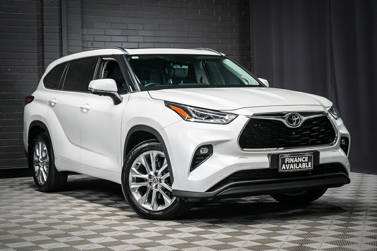 Toyota Kluger image 1