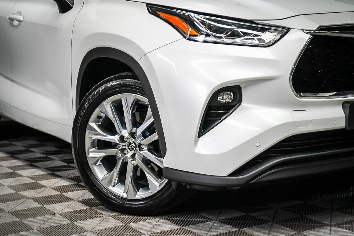 Toyota Kluger image 2