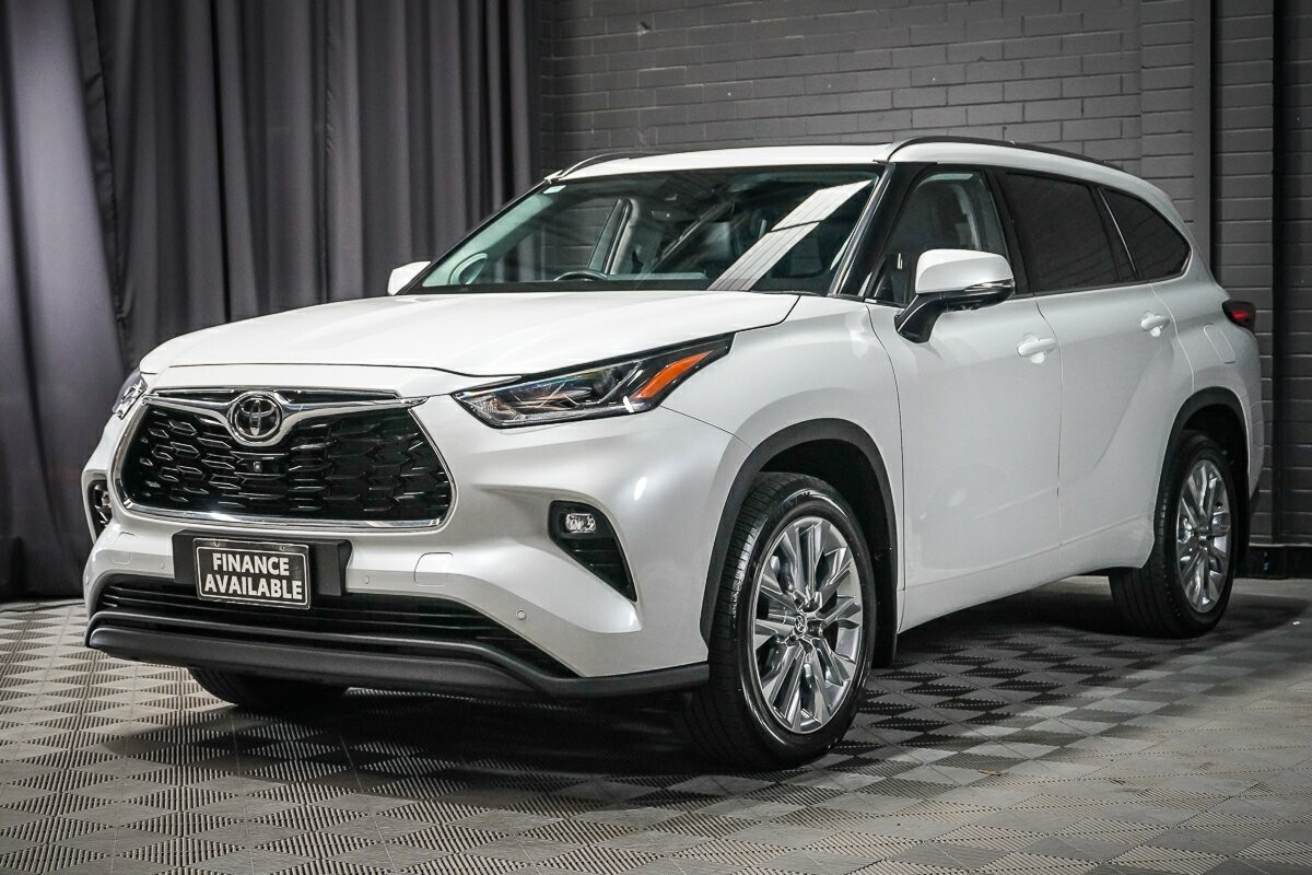 Toyota Kluger image 4