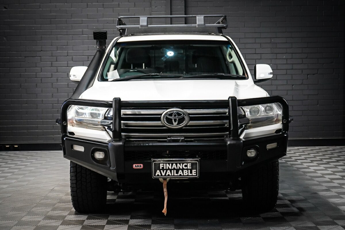 Toyota Landcruiser image 3