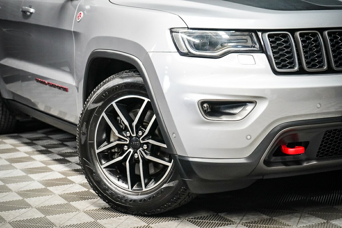 Jeep Grand Cherokee image 2