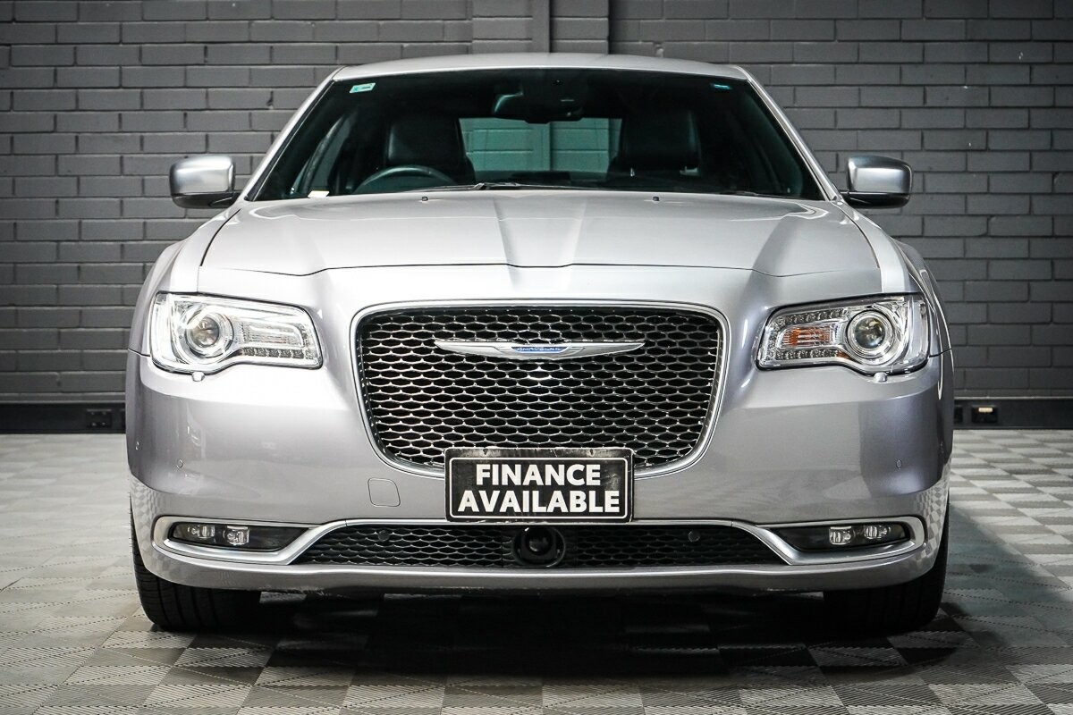 Chrysler 300 image 3