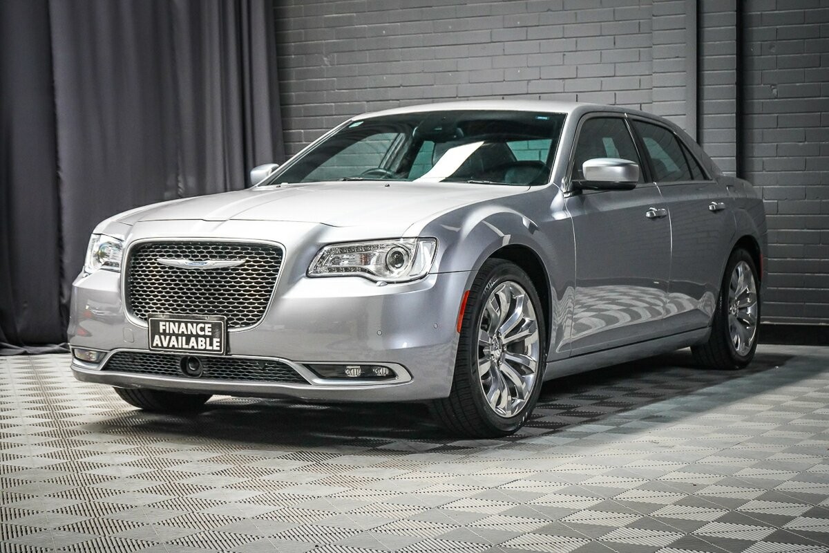 Chrysler 300 image 4