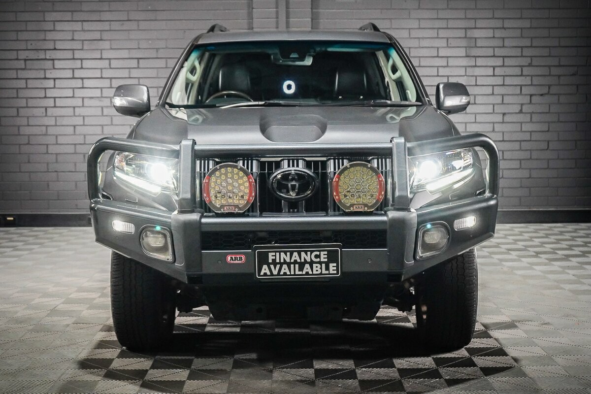 Toyota Landcruiser Prado image 3