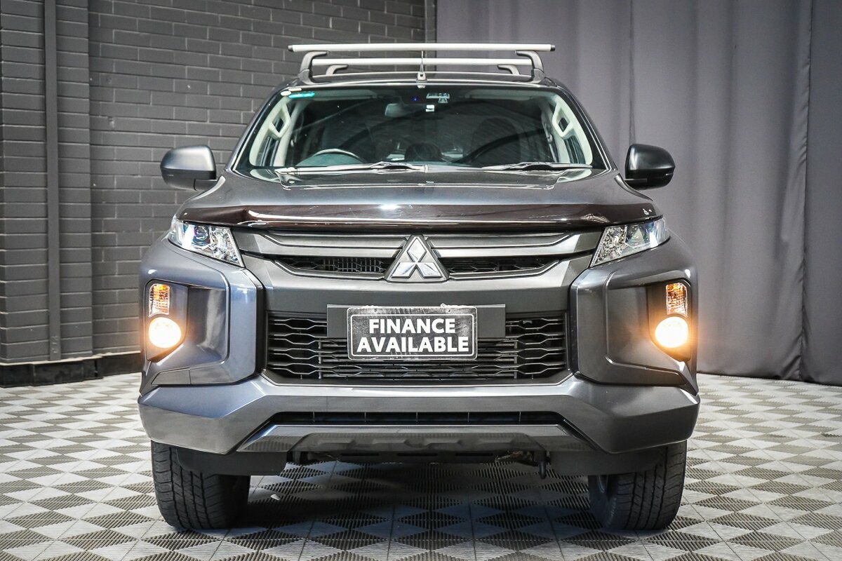 Mitsubishi Triton image 3