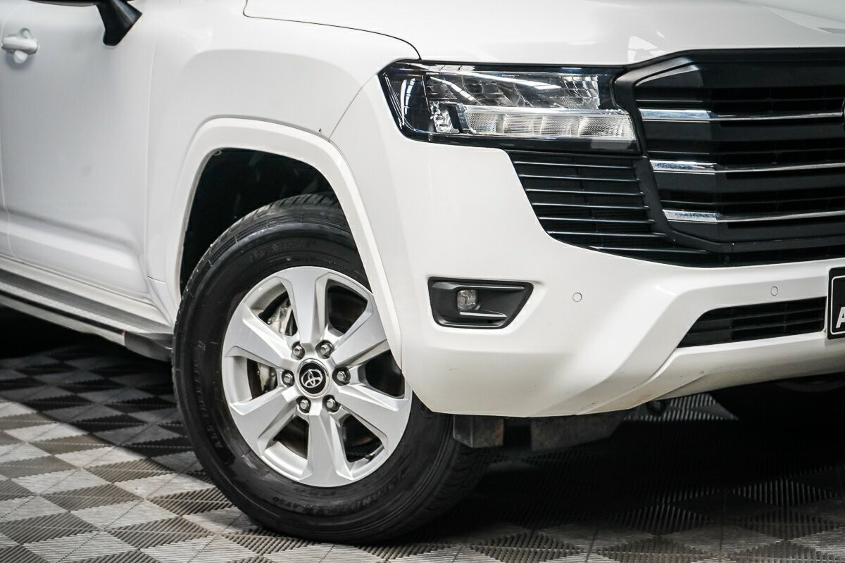 Toyota Landcruiser image 2