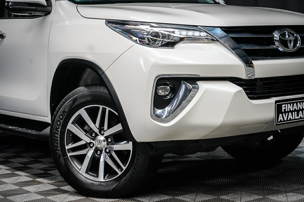 Toyota Fortuner image 2