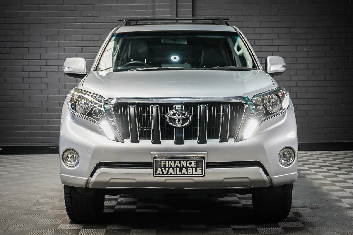 Toyota Landcruiser Prado image 3