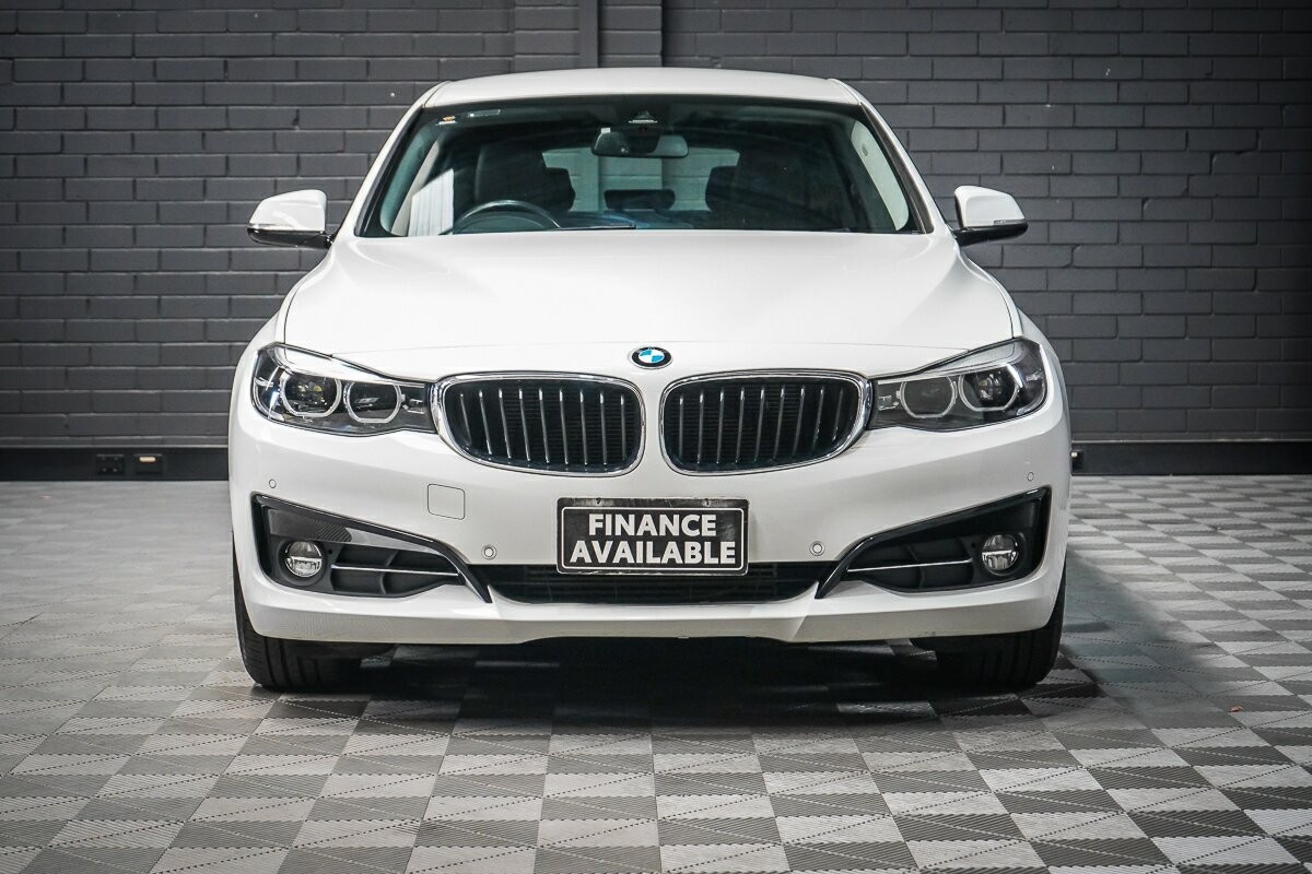 BMW 3 Series image 3