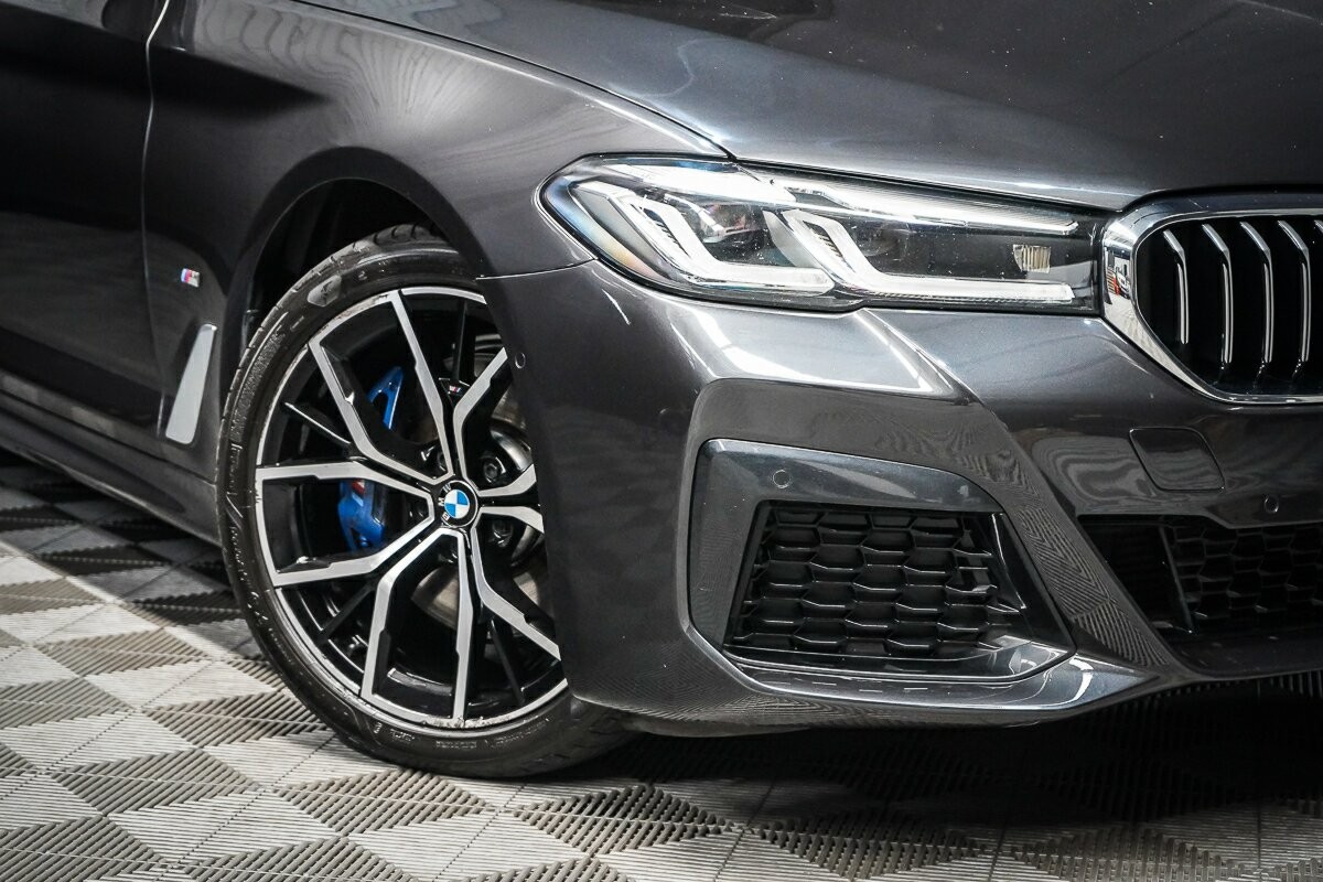 BMW 5 Series image 2