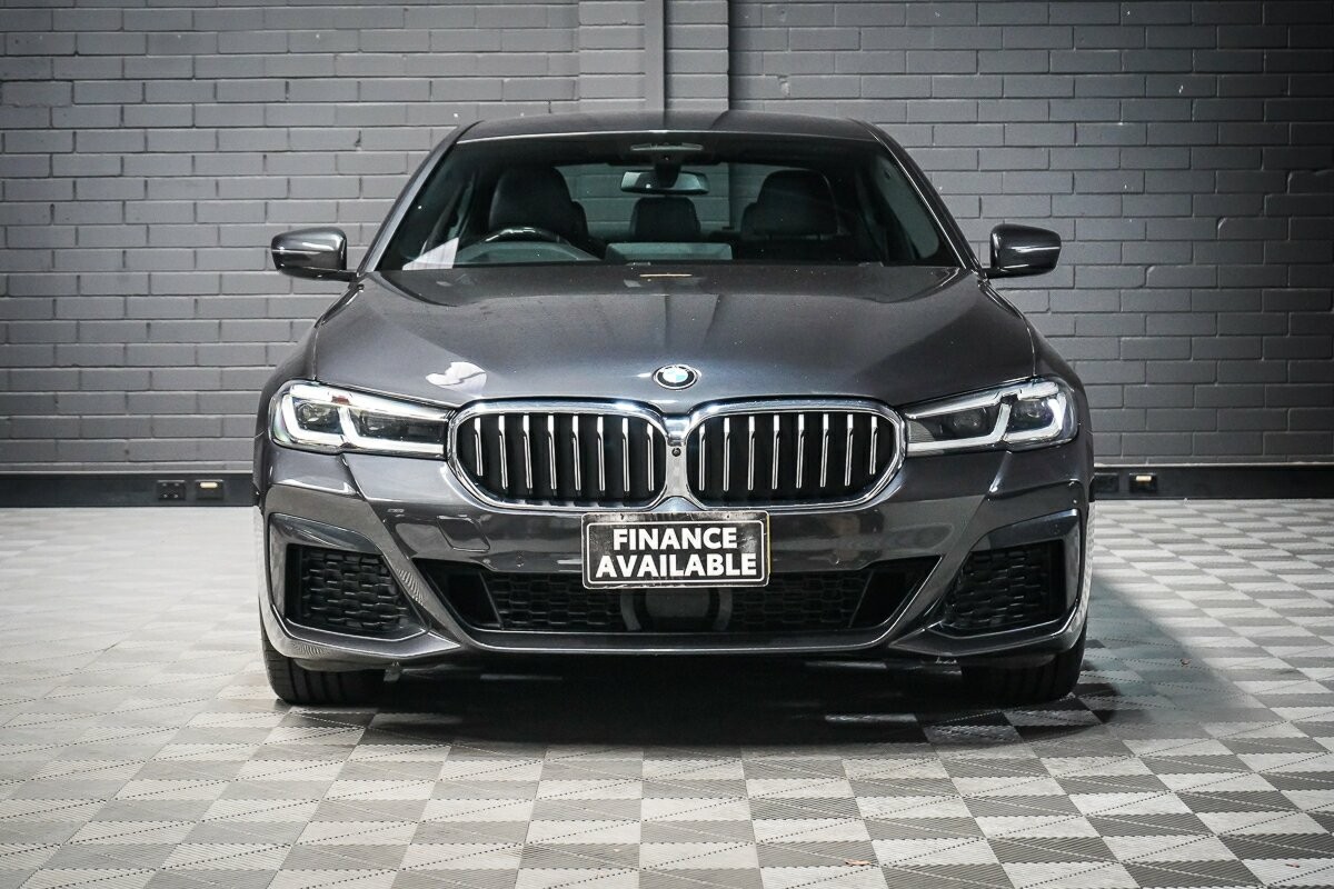 BMW 5 Series image 3