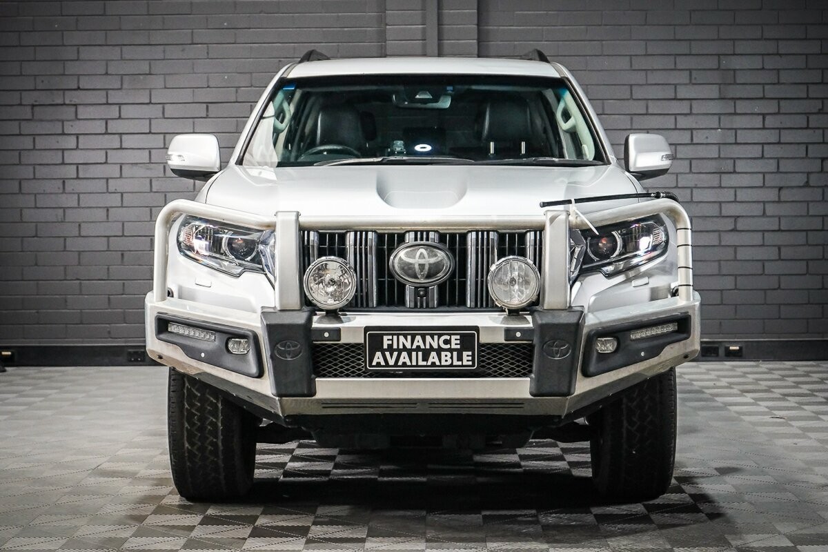 Toyota Landcruiser Prado image 3