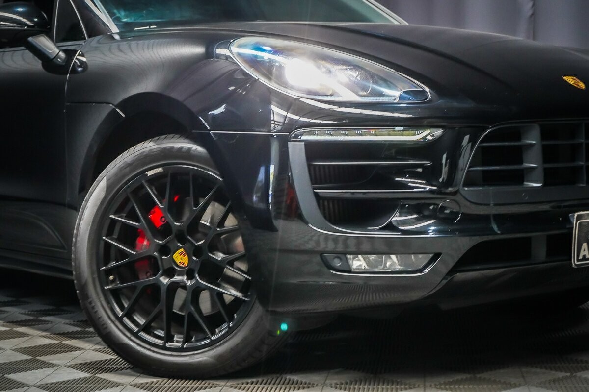 Porsche Macan image 2