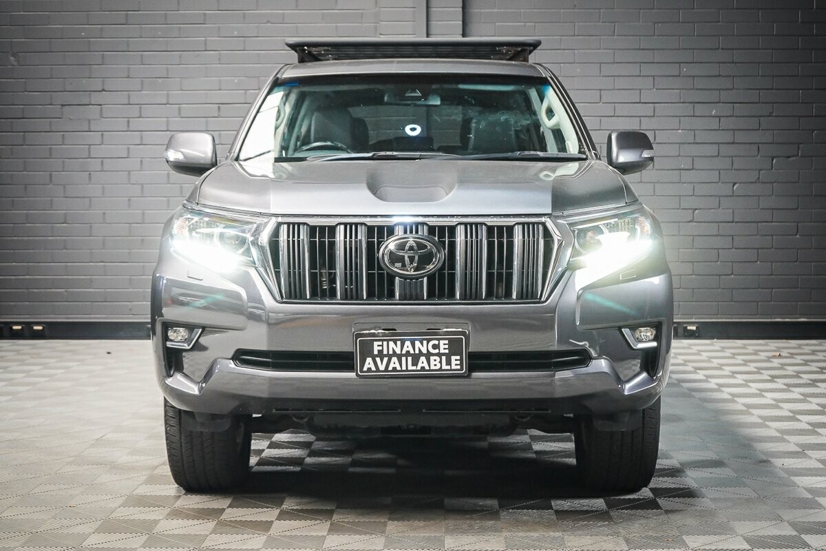 Toyota Landcruiser Prado image 3