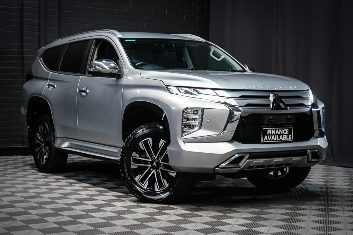 Mitsubishi Pajero Sport image 1