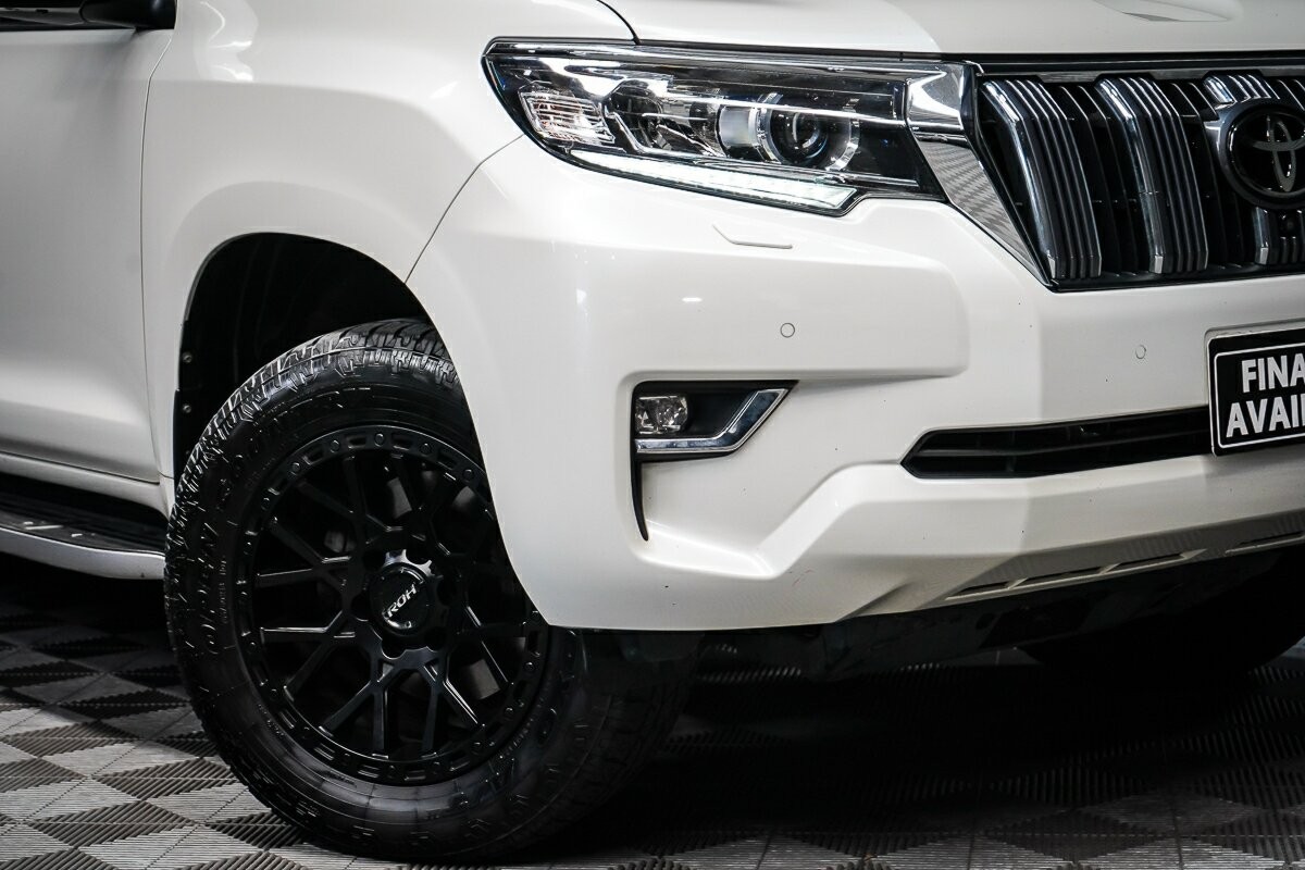 Toyota Landcruiser Prado image 2