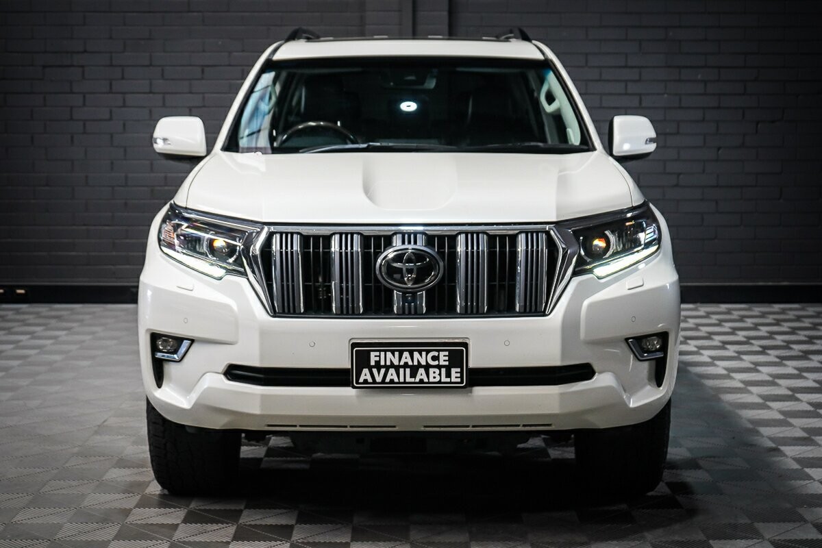 Toyota Landcruiser Prado image 3