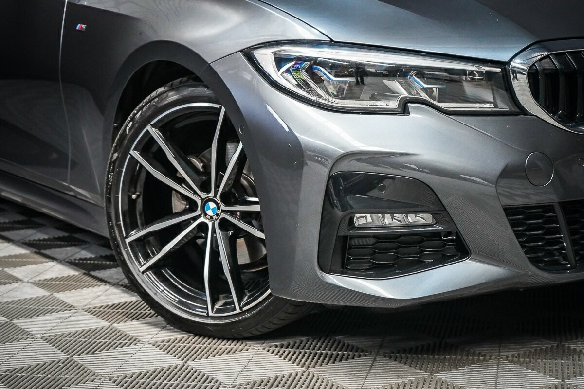 BMW 3 Series image 2