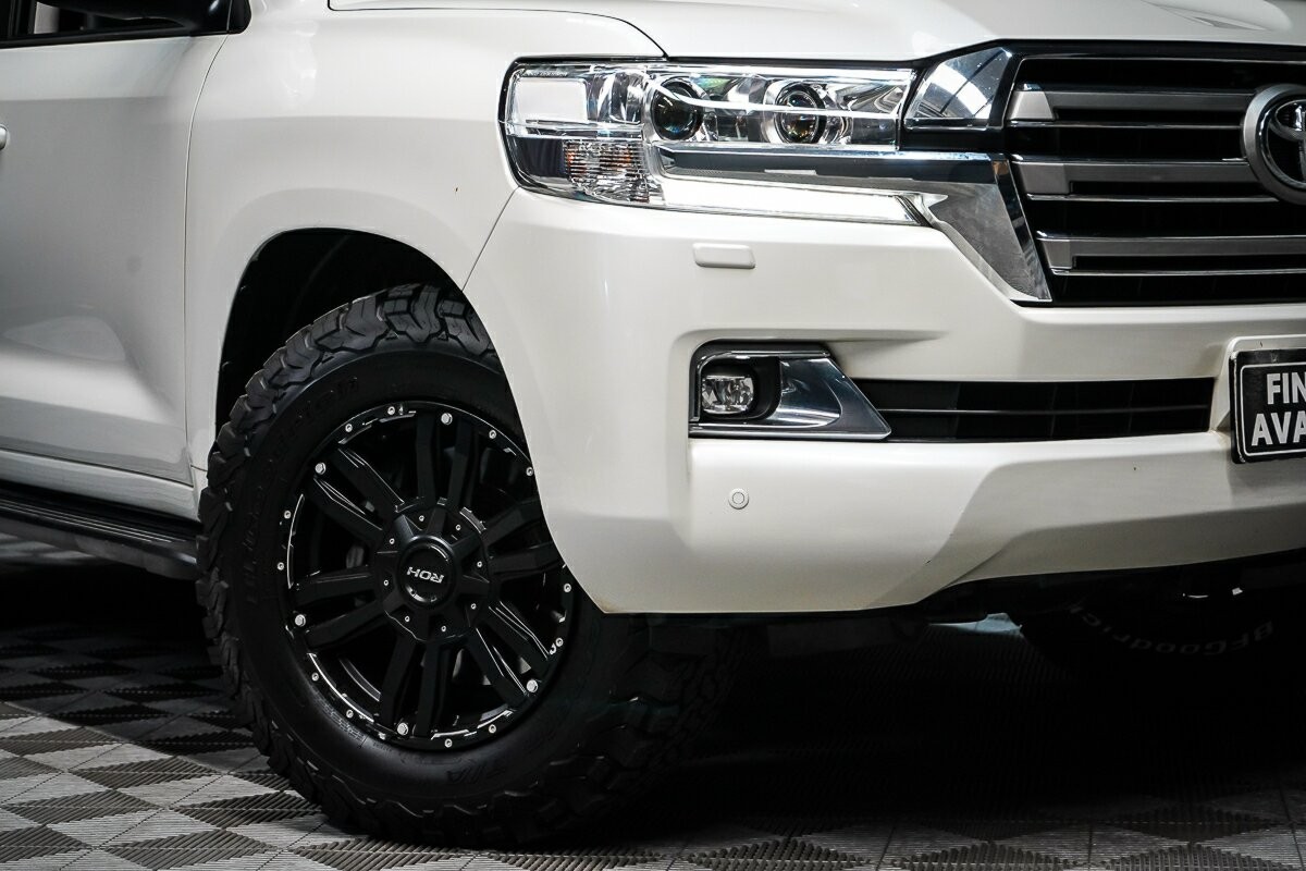 Toyota Landcruiser image 2