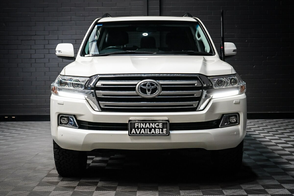 Toyota Landcruiser image 3