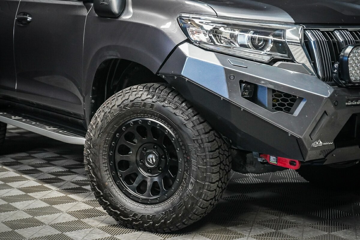 Toyota Landcruiser Prado image 2