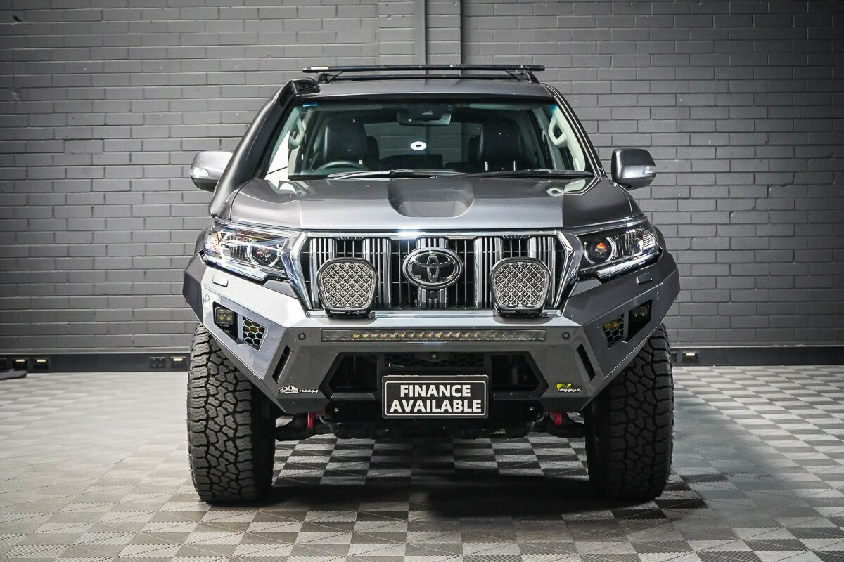 Toyota Landcruiser Prado image 3