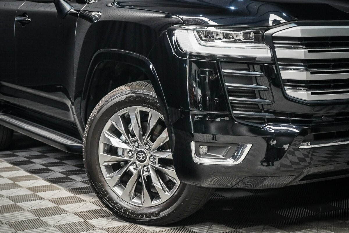 Toyota Landcruiser image 2