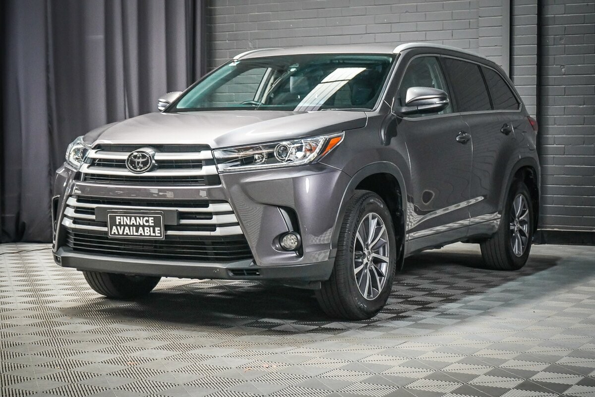 Toyota Kluger image 4